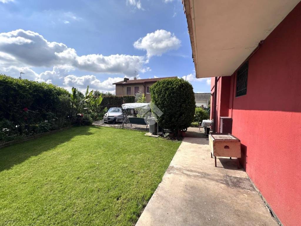 Appartamento a Merate in Via Antonio Gramsci, 16 - Foto 4