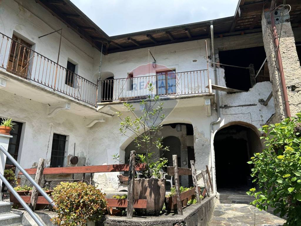 Casa indipendente a Omegna in Via Caduti Libertà - Foto 1