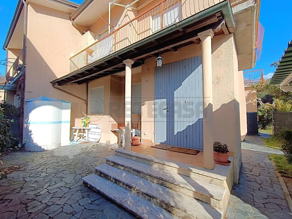 Villetta a schiera a Pietrasanta in Via Cristoforo Colombo, 183 - Foto 2