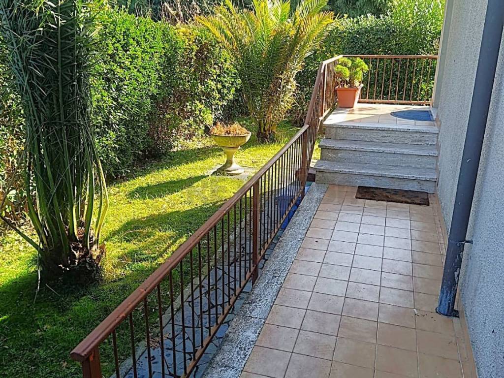 Villetta a schiera a Pietrasanta in Via Cristoforo Colombo, 183 - Foto 3