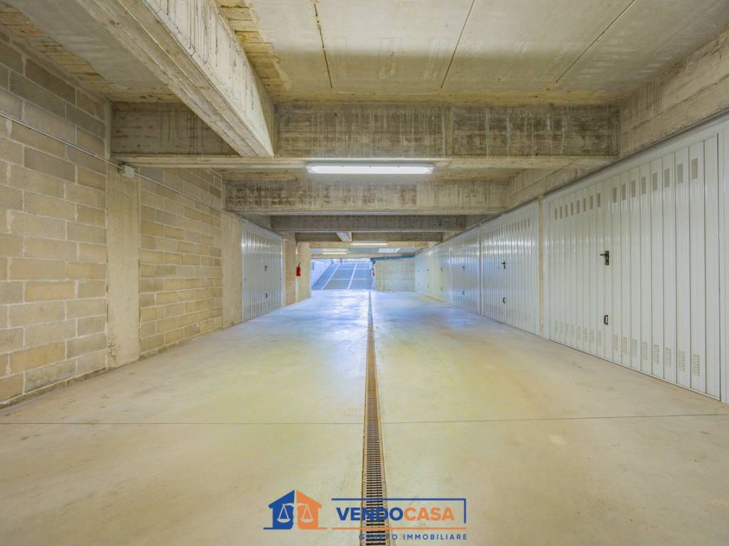 Box / garage a Dogliani in Via Generale Martinengo - Foto 5