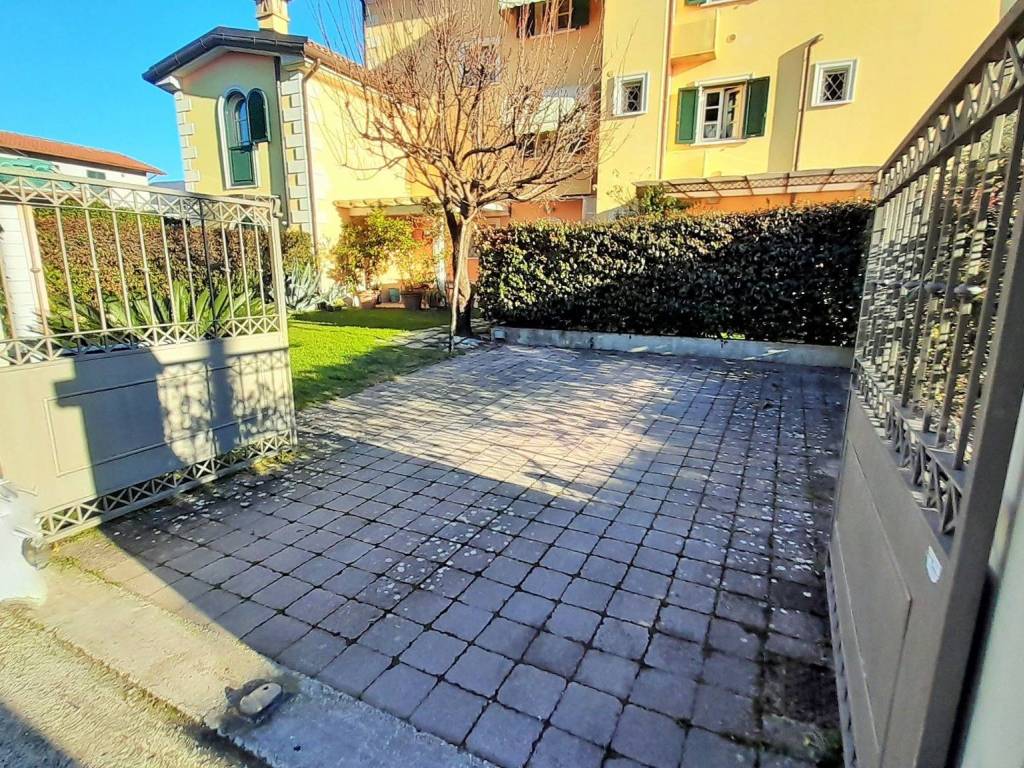 Appartamento a Pietrasanta in Via Vicinato - Foto 5