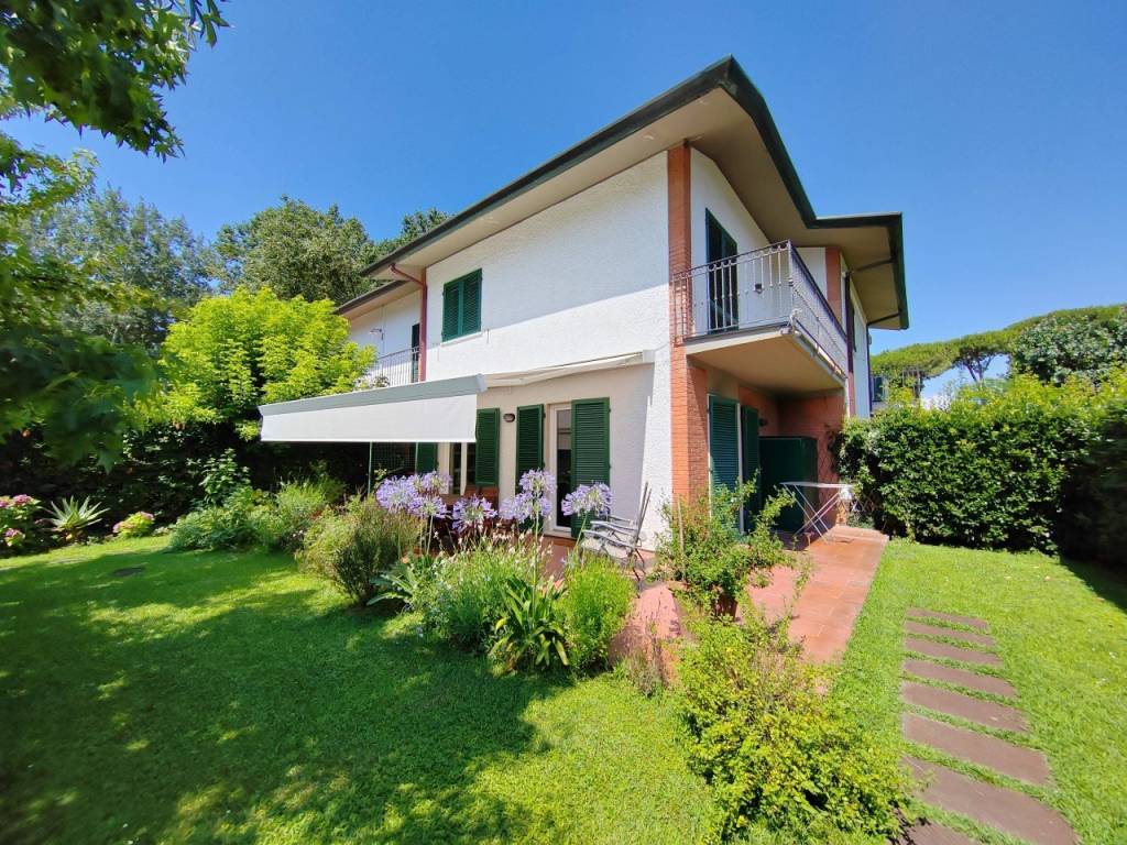 Villa a Forte dei marmi in Via Medici - Foto 2