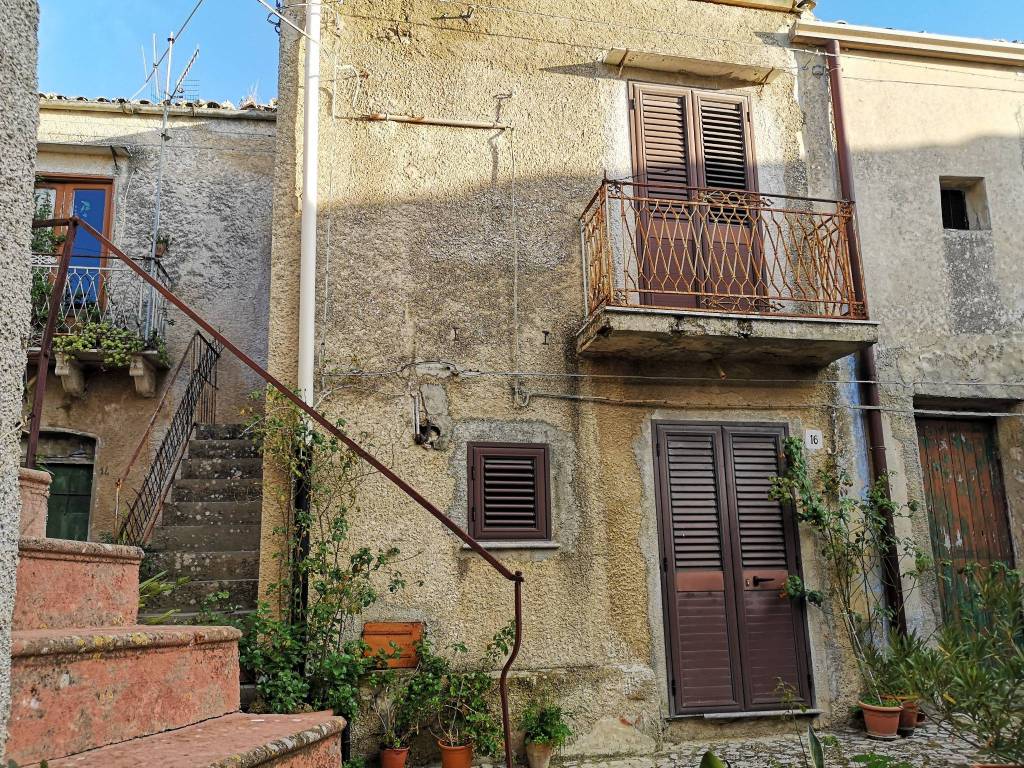 Casa indipendente a Palazzo adriano in Via San Nicolò, 22 - Foto 2