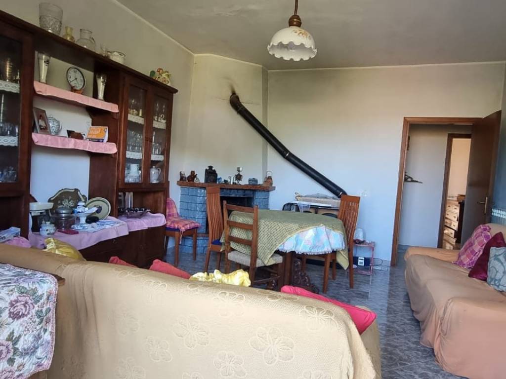 Casa indipendente a Aprilia in VIA VALLELATA, 83 - Foto 4