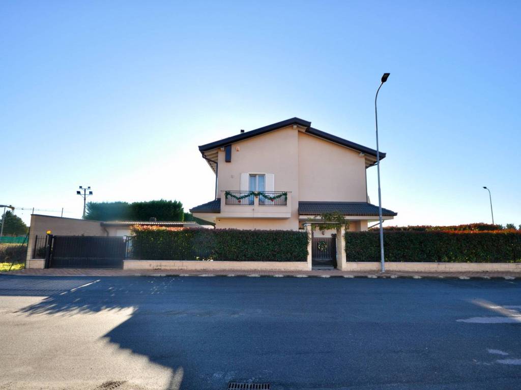 Villa a Novara in Via Gisella Floreanini, 19 - Foto 2