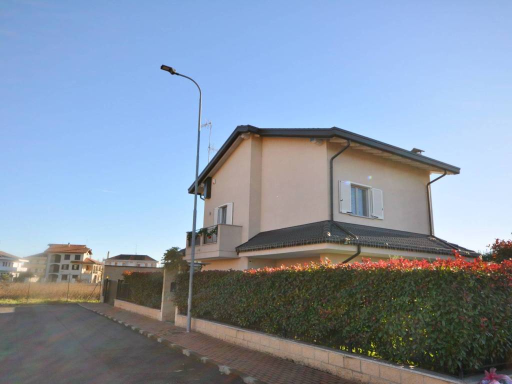 Villa a Novara in Via Gisella Floreanini, 19 - Foto 3