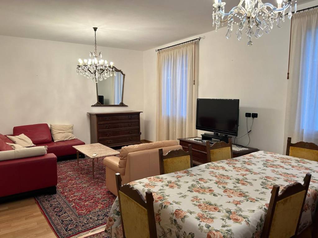 Appartamento a Modena in Corso Camillo Benso di Cavour, 28 - Foto 4