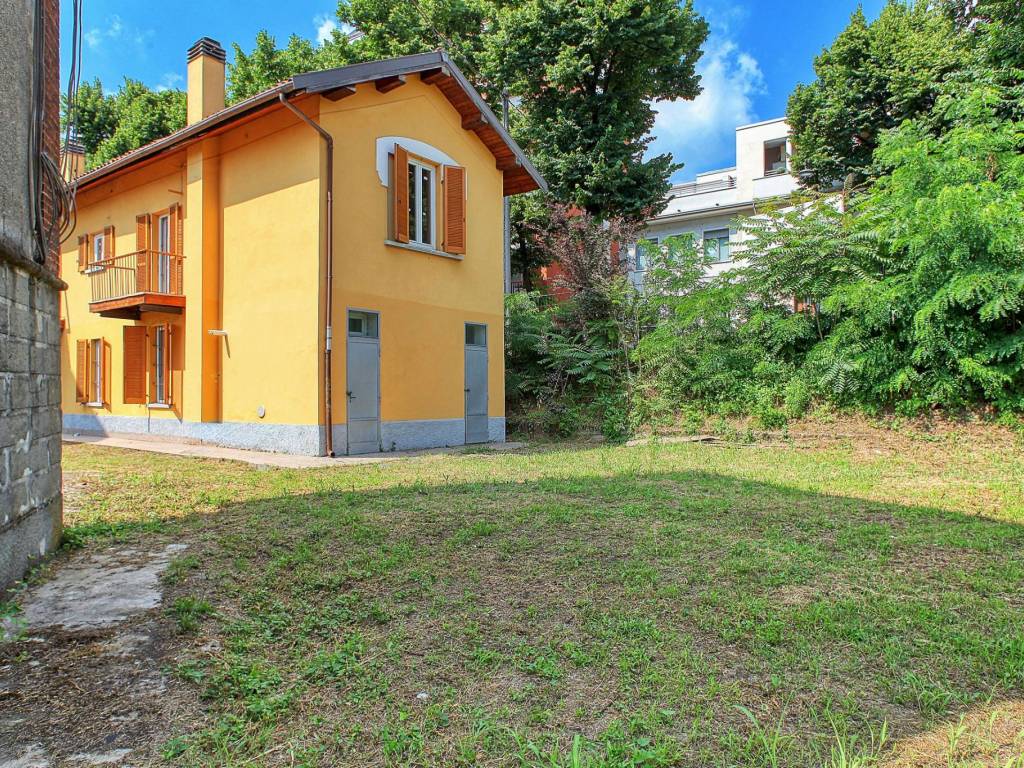 Casa indipendente a Busto arsizio in Viale cadorna, 18 - Foto 2
