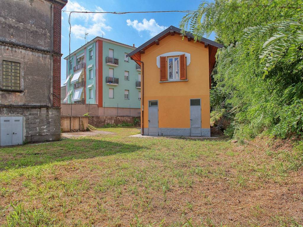 Casa indipendente a Busto arsizio in Viale cadorna, 18 - Foto 3