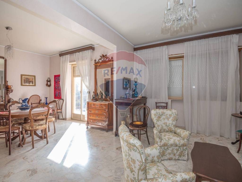 Appartamento a Caltagirone in Viale Autonomia, 27 - Foto 2