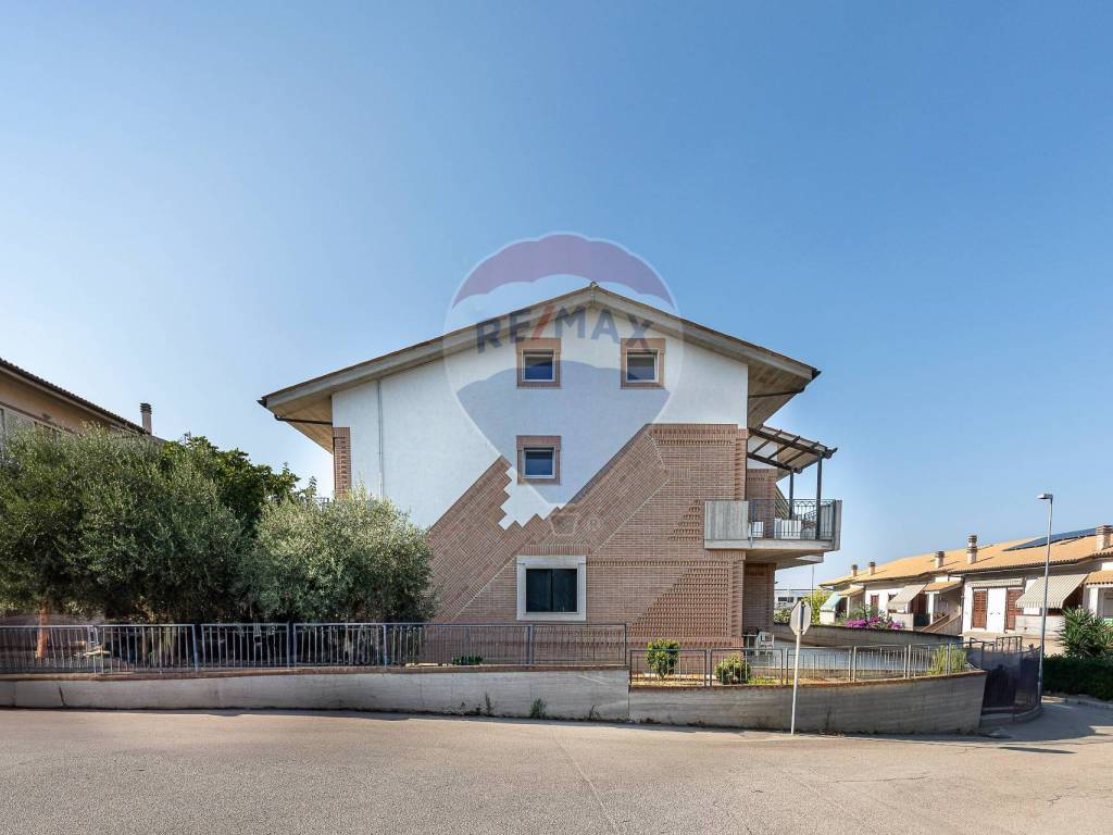 Casa indipendente a Recanati in VIA BERNARDINO GHETTI, 15 - Foto 2