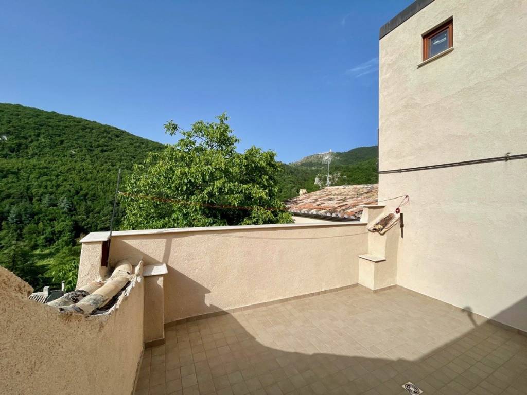 Casa indipendente a Caporciano in Via Carbonari, snc - Foto 2