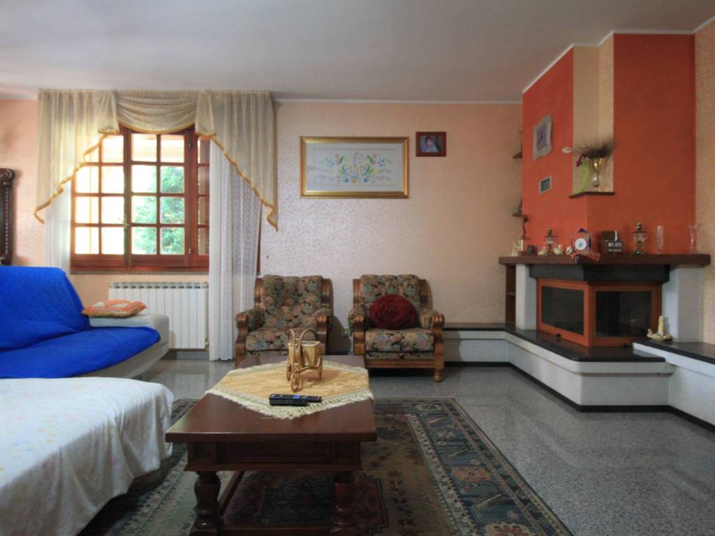 Villa a Collecorvino in Via Vittorio Veneto Vico 1 - Foto 3