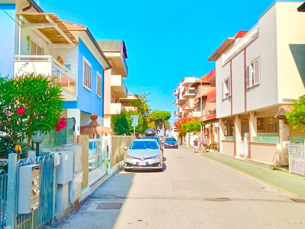 Appartamento a Alba adriatica in Via Abruzzo, 12 - Foto 2