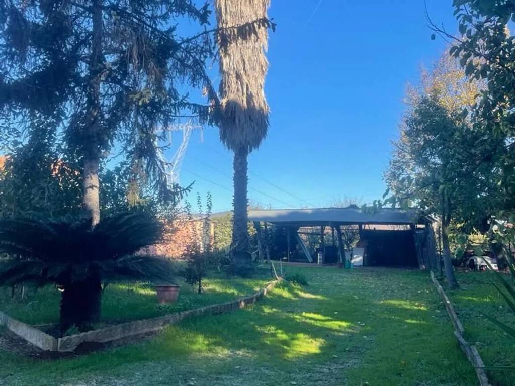 Villa a Cisterna di latina in Via Aprilia - Foto 4