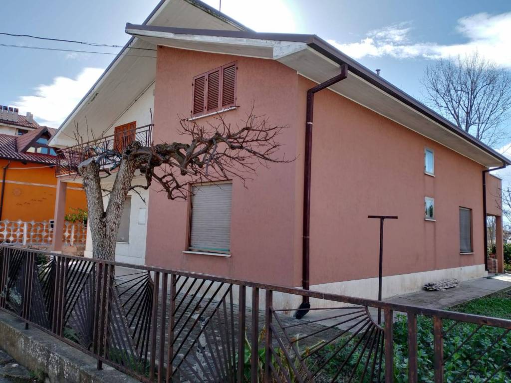 Villa a San giovanni teatino in Via Carlo Carrà, 13 - Foto 2