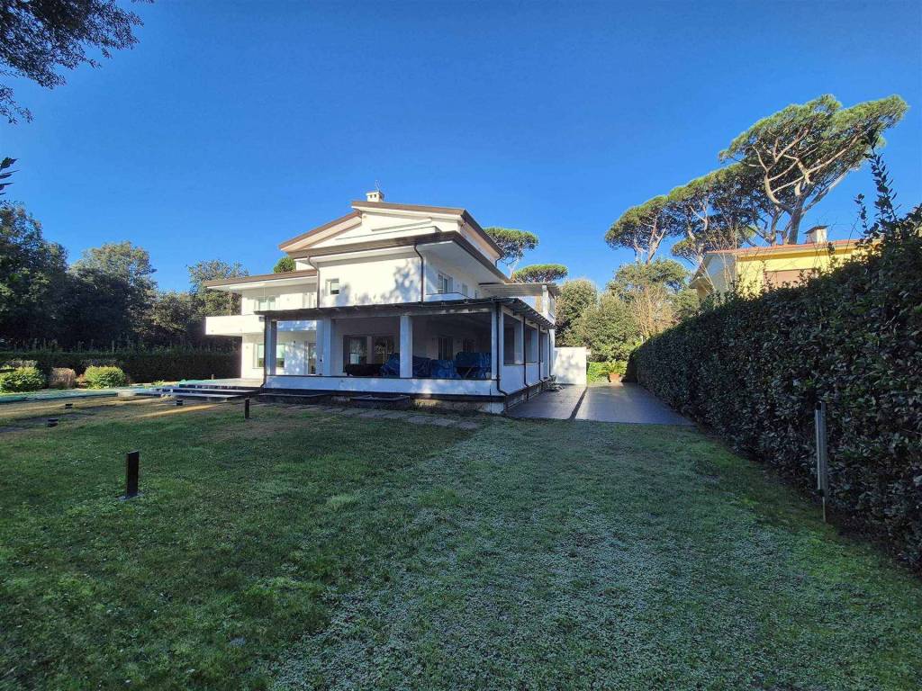 Villa a Pietrasanta in Via Tre Ponti, 17 - Foto 2
