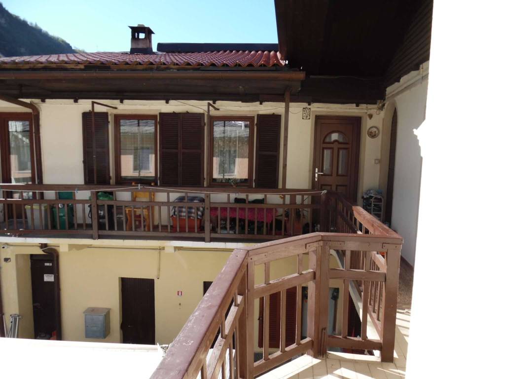 Casa indipendente a Pont-saint-martin in via Baraing - Foto 2