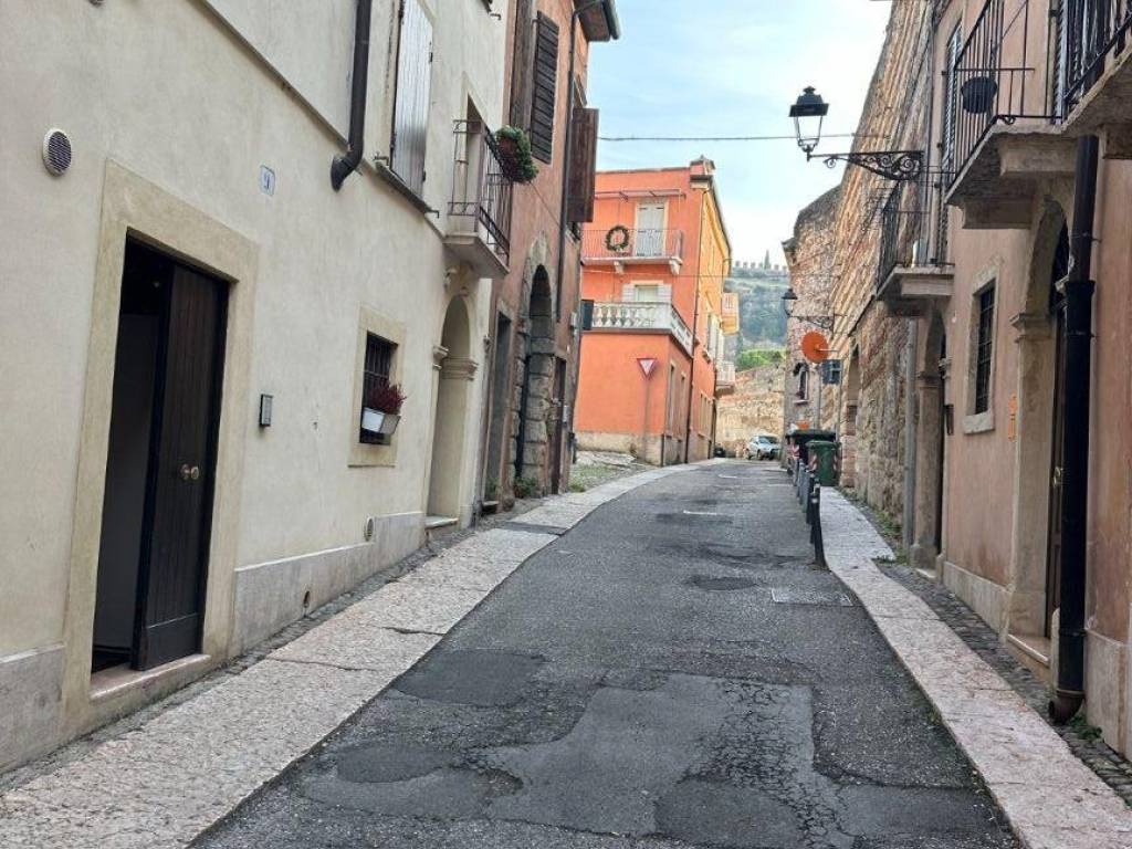 Appartamento a Verona in Vicolo Borgo Tascherio - Foto 2