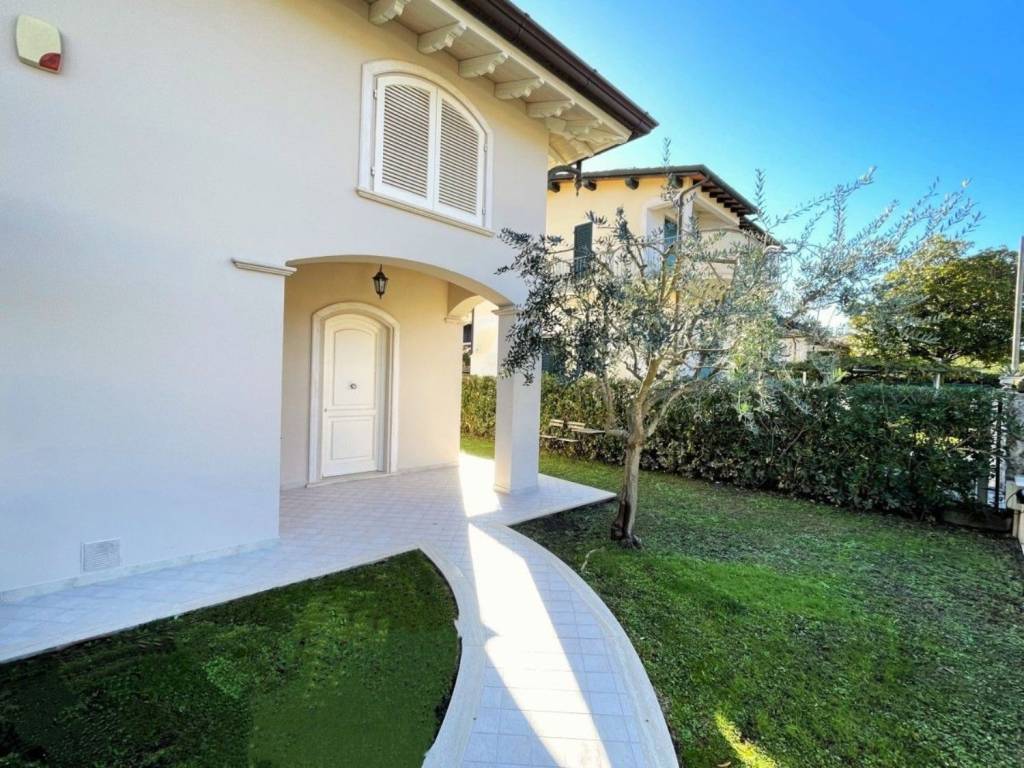 Villa a Pietrasanta in Quartiere Motrone - Foto 3
