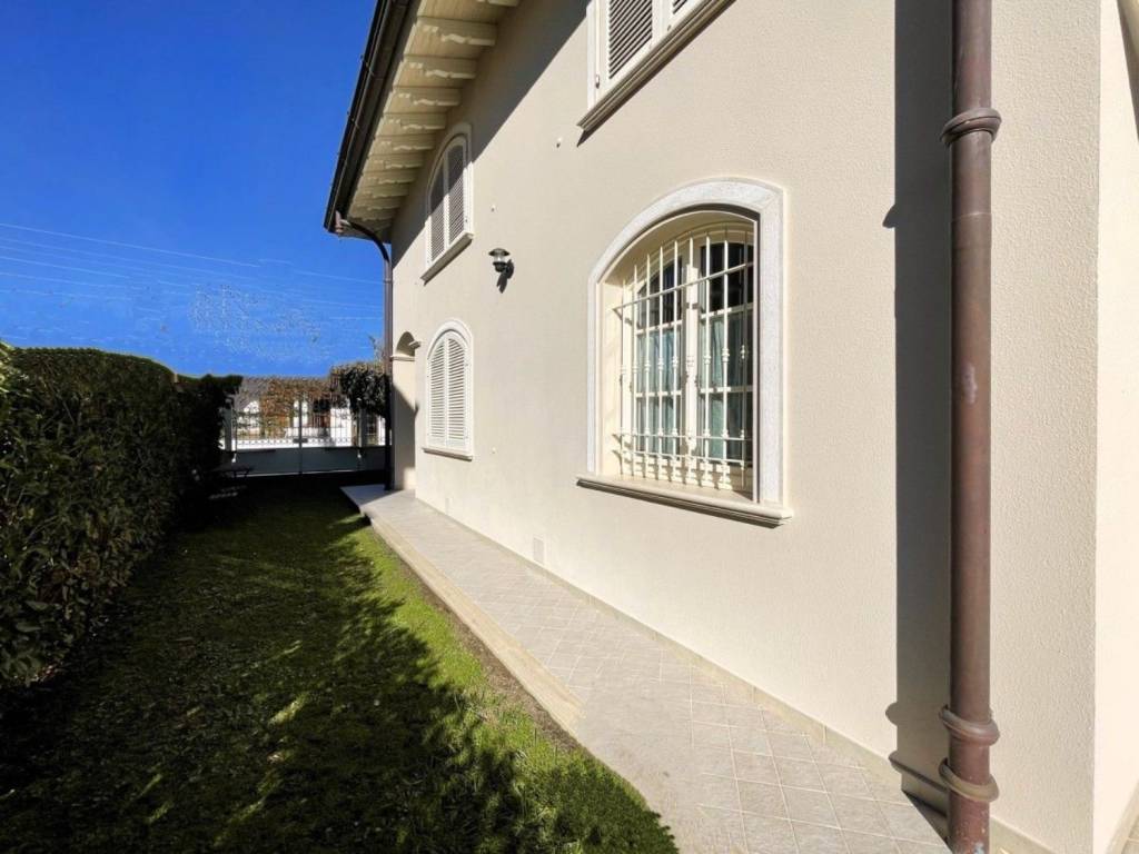 Villa a Pietrasanta in Quartiere Motrone - Foto 4