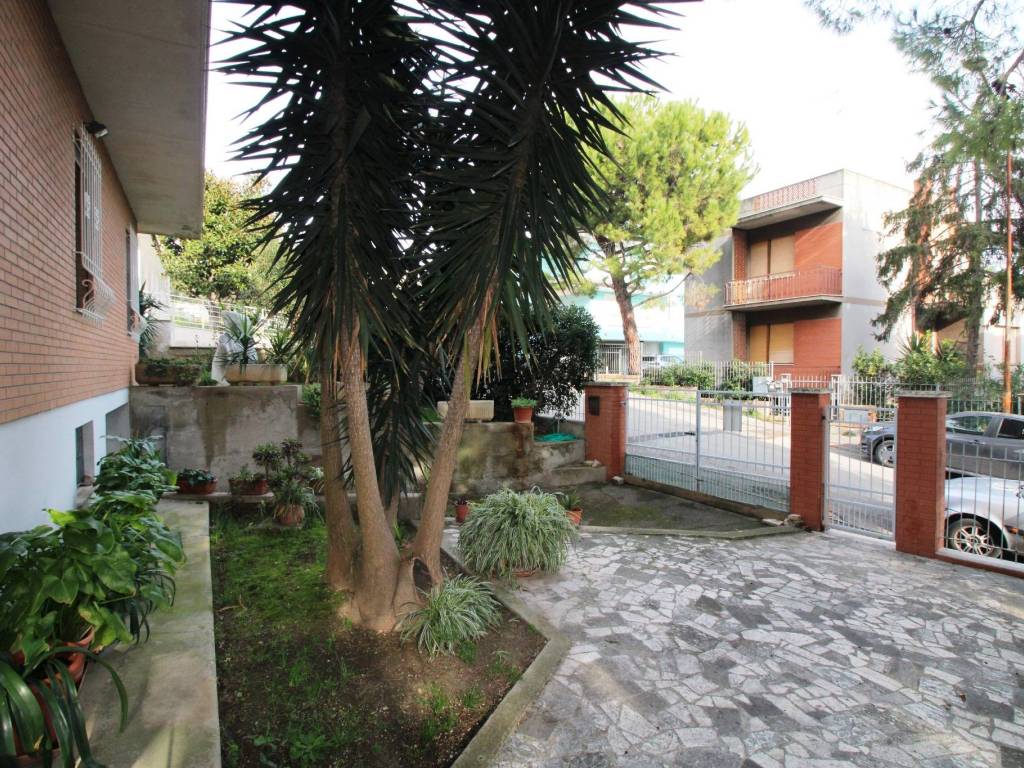 Villa a Civitanova marche in Via Giuseppe Giacosa, 56 - Foto 2