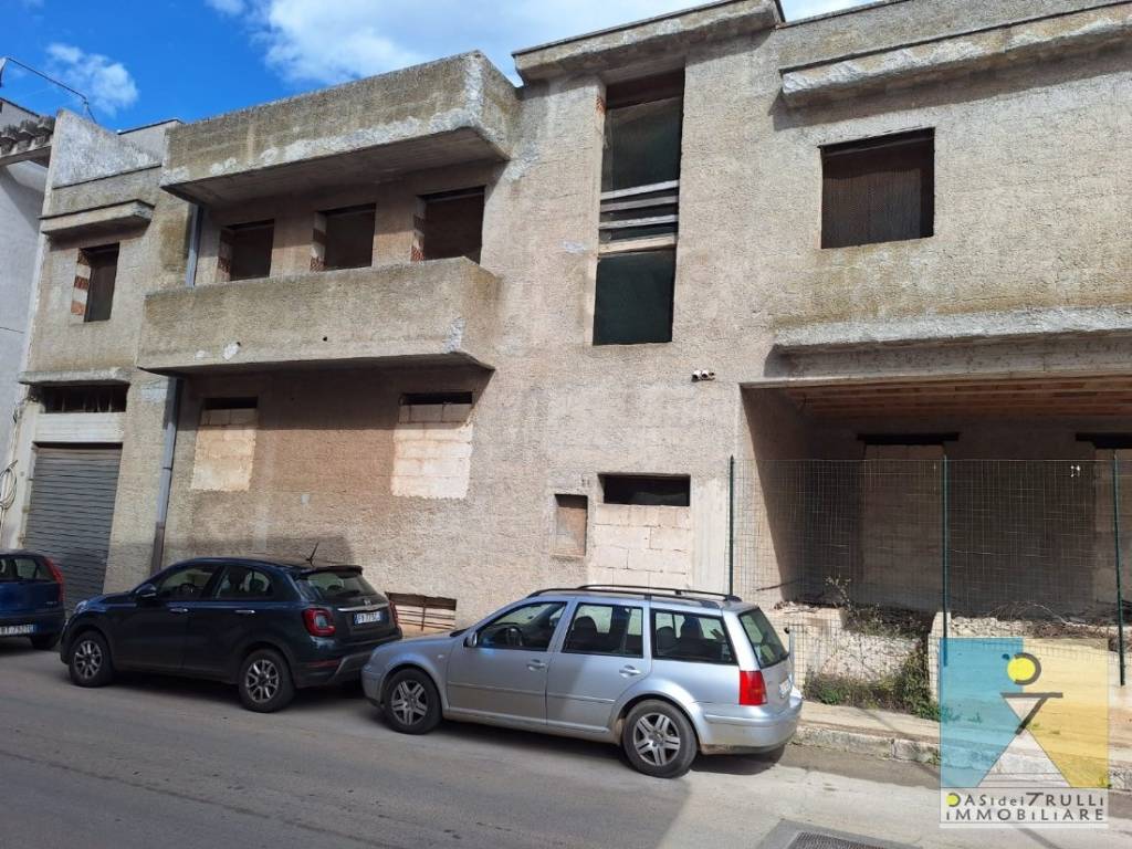 Palazzo / stabile a San michele salentino in periferia nord - Foto 2
