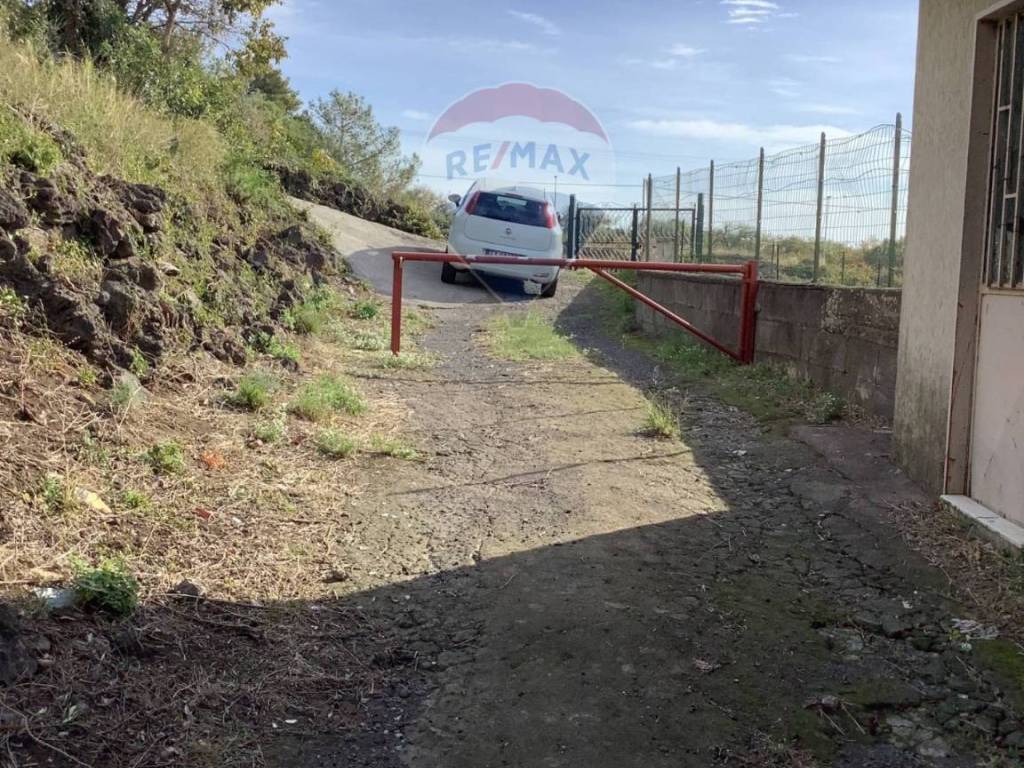 Terreno a Camporotondo etneo in via Giovanni Falcone, 9 - Foto 3