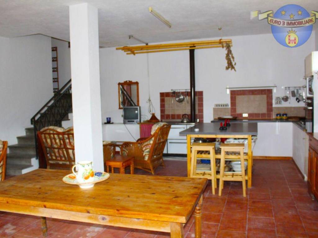 Villa a Montefortino in Via Circonvallazione - Foto 4