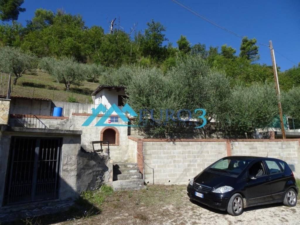 Rustico / casale a Ascoli piceno in CAPRIGNANO s.n.c - Foto 2
