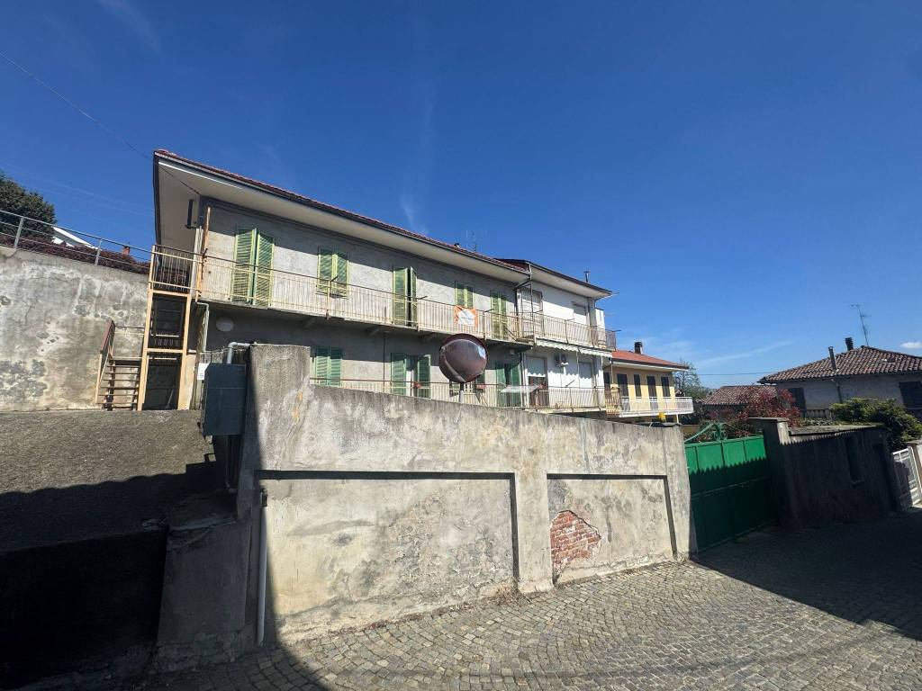Villa a Baldissero d'alba in Via 25 Aprile, 21 - Foto 2