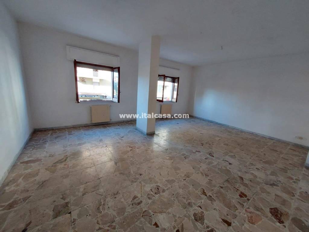 Appartamento a Crotone in Via Alessandro Manzoni - Foto 3