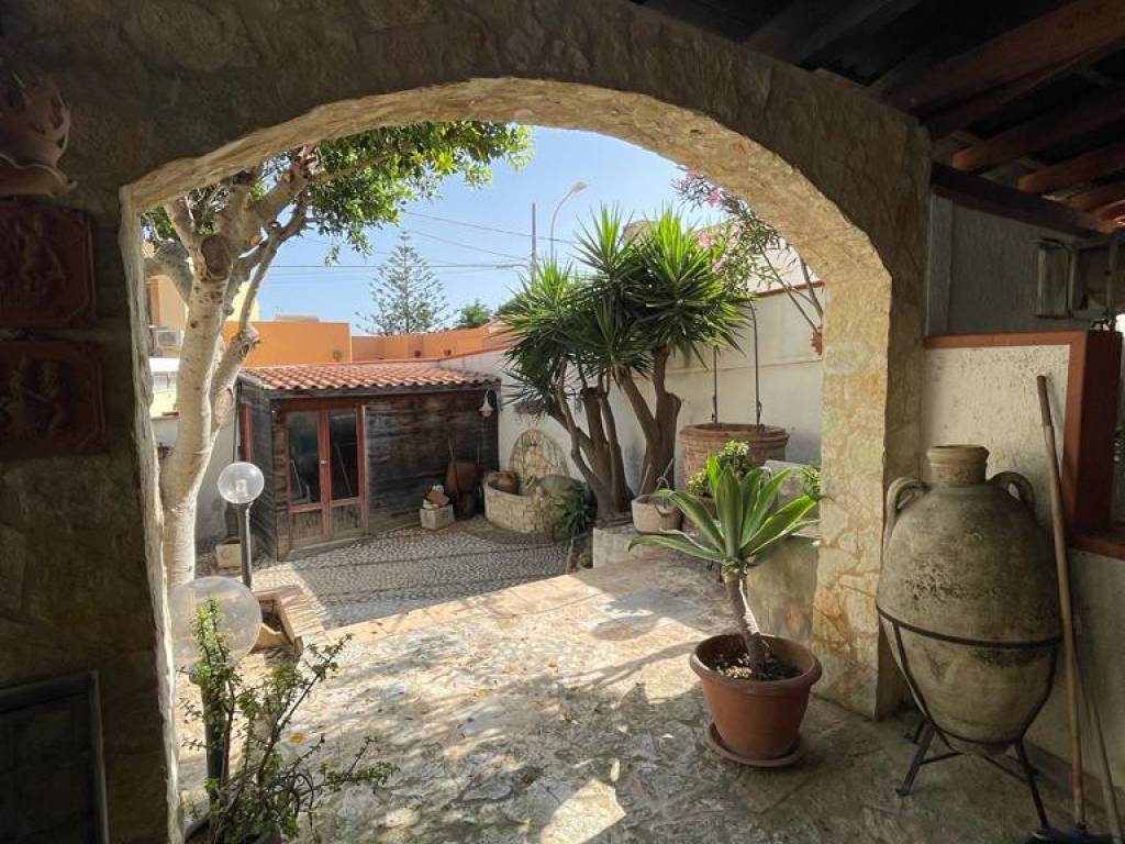 Casa indipendente a Trapani in VIA TIMPONE 46 - Foto 2