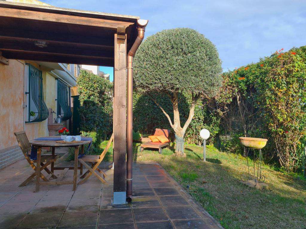 Villetta a schiera a Capoterra in Via Pantelleria, 97 - Foto 2