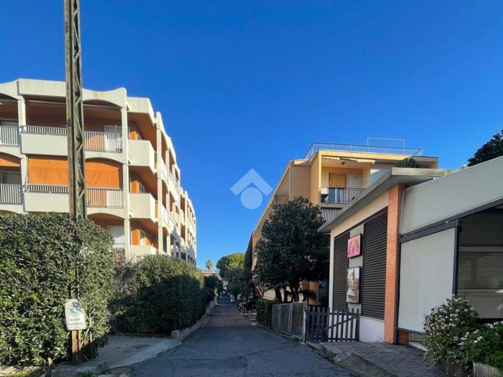 Box / garage a Bordighera in Via Serena, 1 - Foto 2