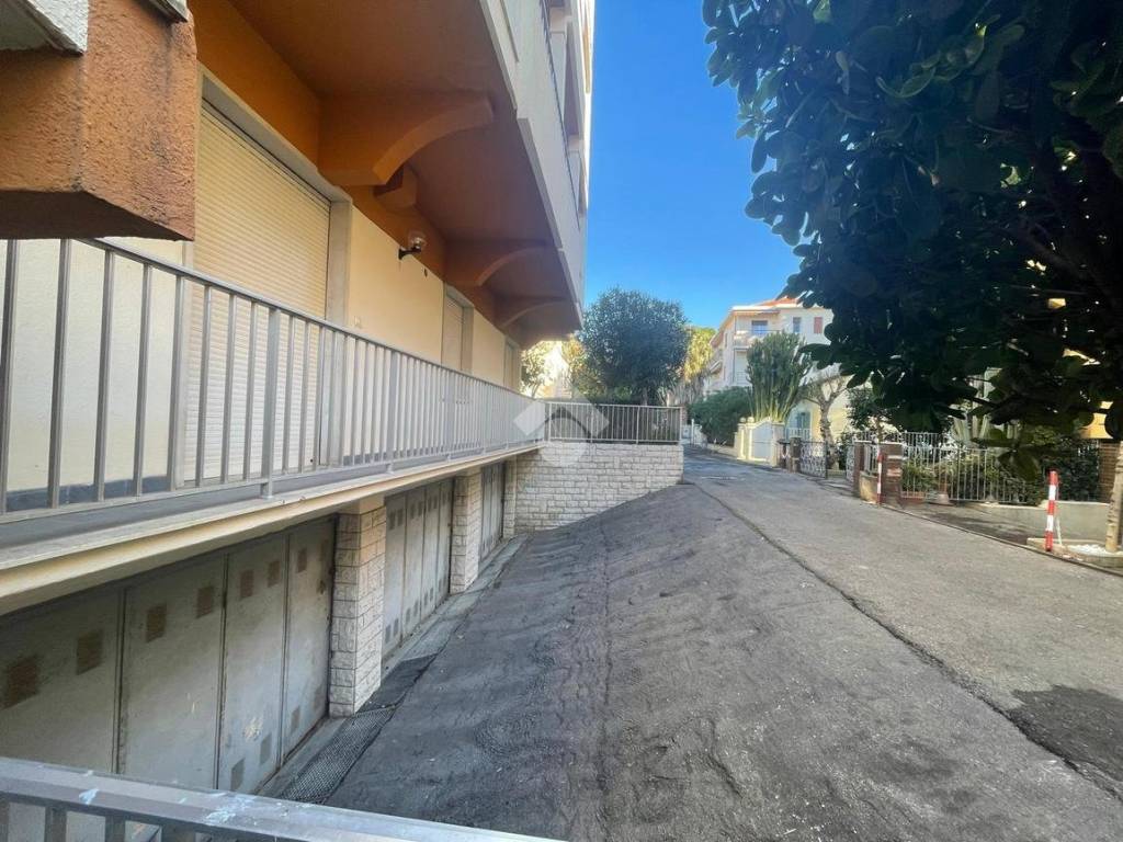 Box / garage a Bordighera in Via Serena, 1 - Foto 4