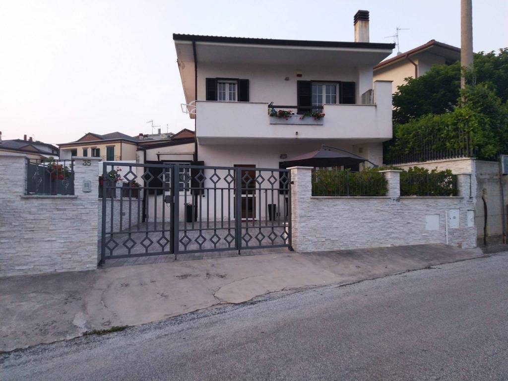 Villa a Sant'agapito in Via Alcide De Gasperi - Foto 2