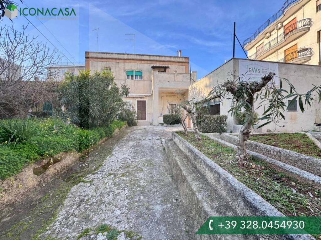 Casa indipendente a Ceglie messapica in Via Angelo Petracca - Foto 2