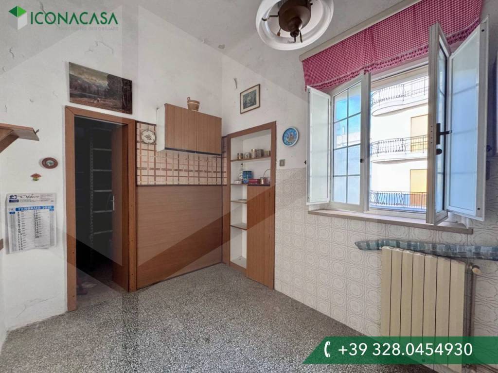 Casa indipendente a Ceglie messapica in Via Angelo Petracca - Foto 5