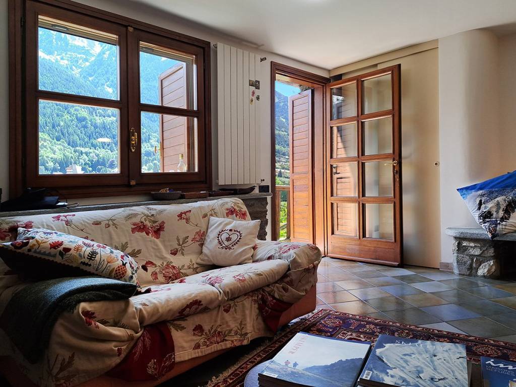 Appartamento a Courmayeur in Strada della Vittoria - Foto 3