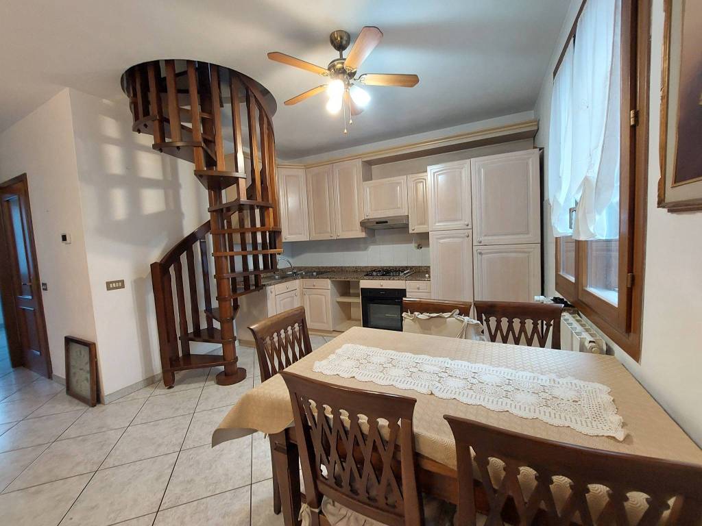 Casa indipendente a Vaiano in Via Val di Bisenzio, 225 - Foto 2