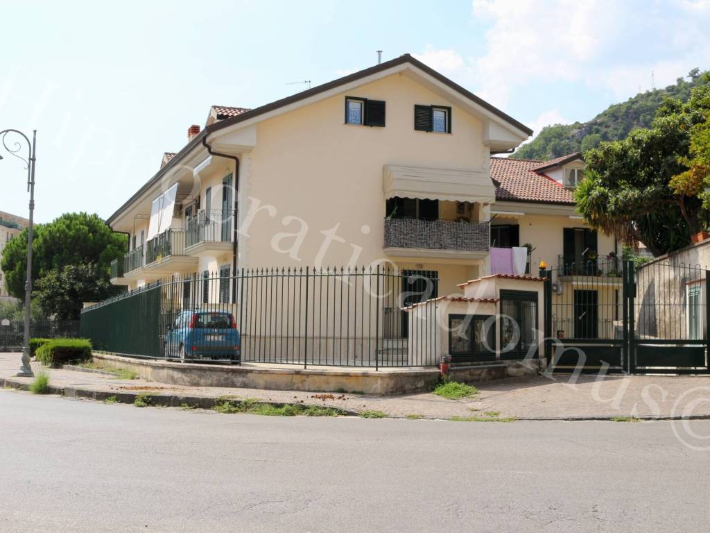 Box / garage a Giffoni valle piana in Via Sandro Pertini, 4 - Foto 3