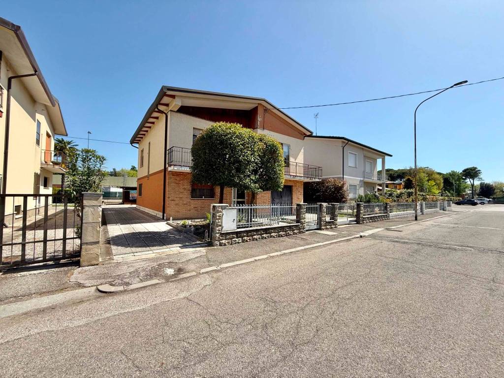 Villa a Alfonsine in Via Aurelio Tarroni, 19 - Foto 3