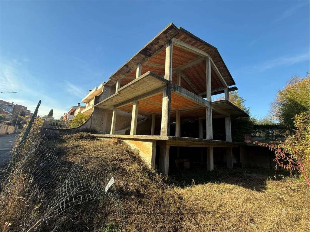 Villetta a schiera a Frosinone in VIA DEI PELIGNI - Foto 1