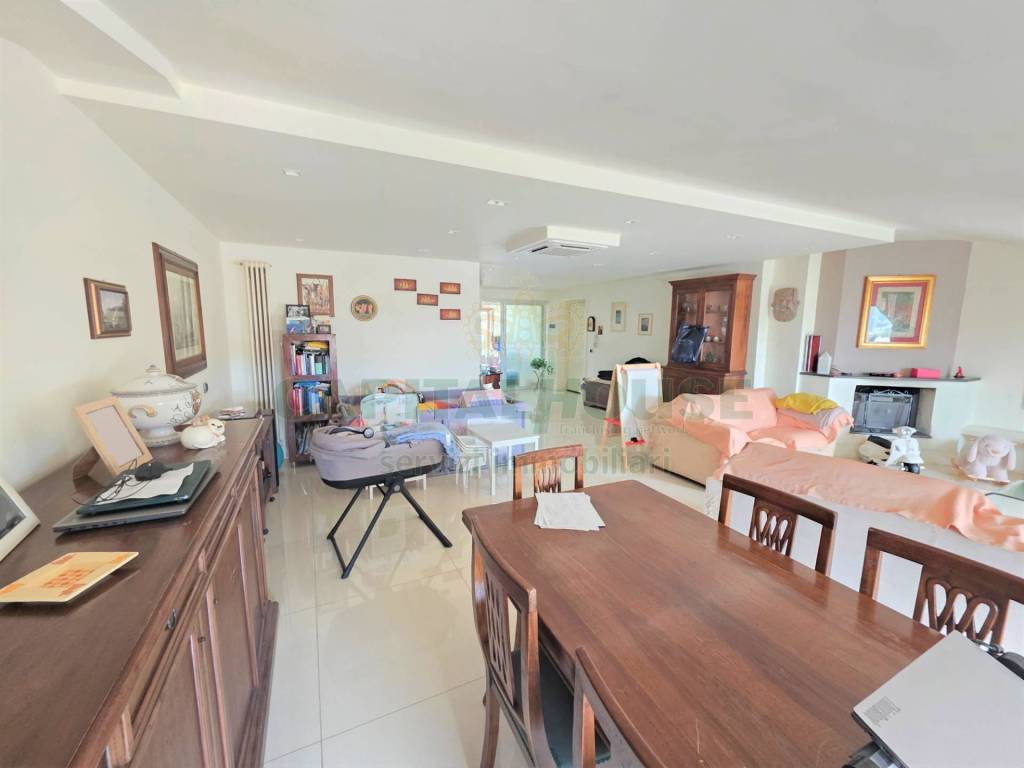 Appartamento a Caserta in Viale dei Vecchi Pini, 17 - Foto 2