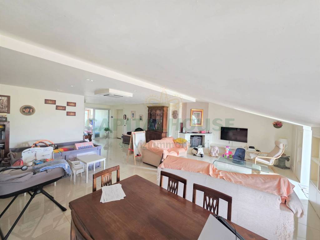 Appartamento a Caserta in Viale dei Vecchi Pini, 17 - Foto 3