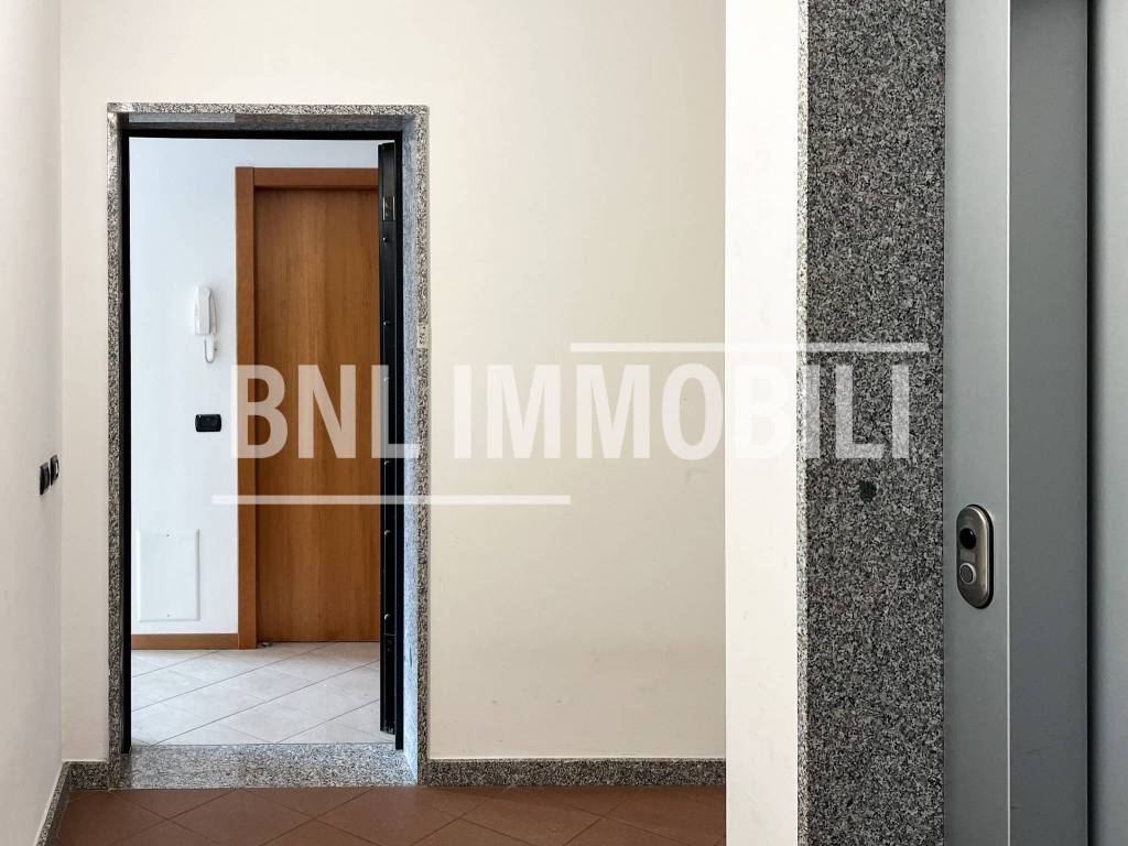Appartamento a Luino in Via Filippo Turati, 48 - Foto 2
