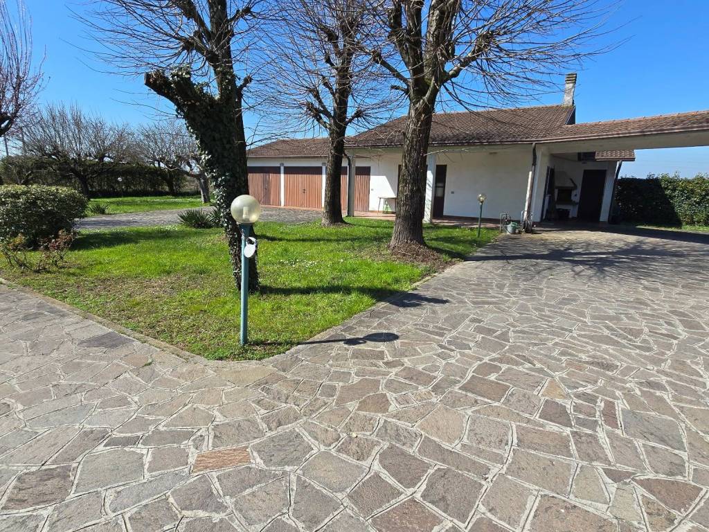 Villa a Porto mantovano in Strada Cisa - Foto 2