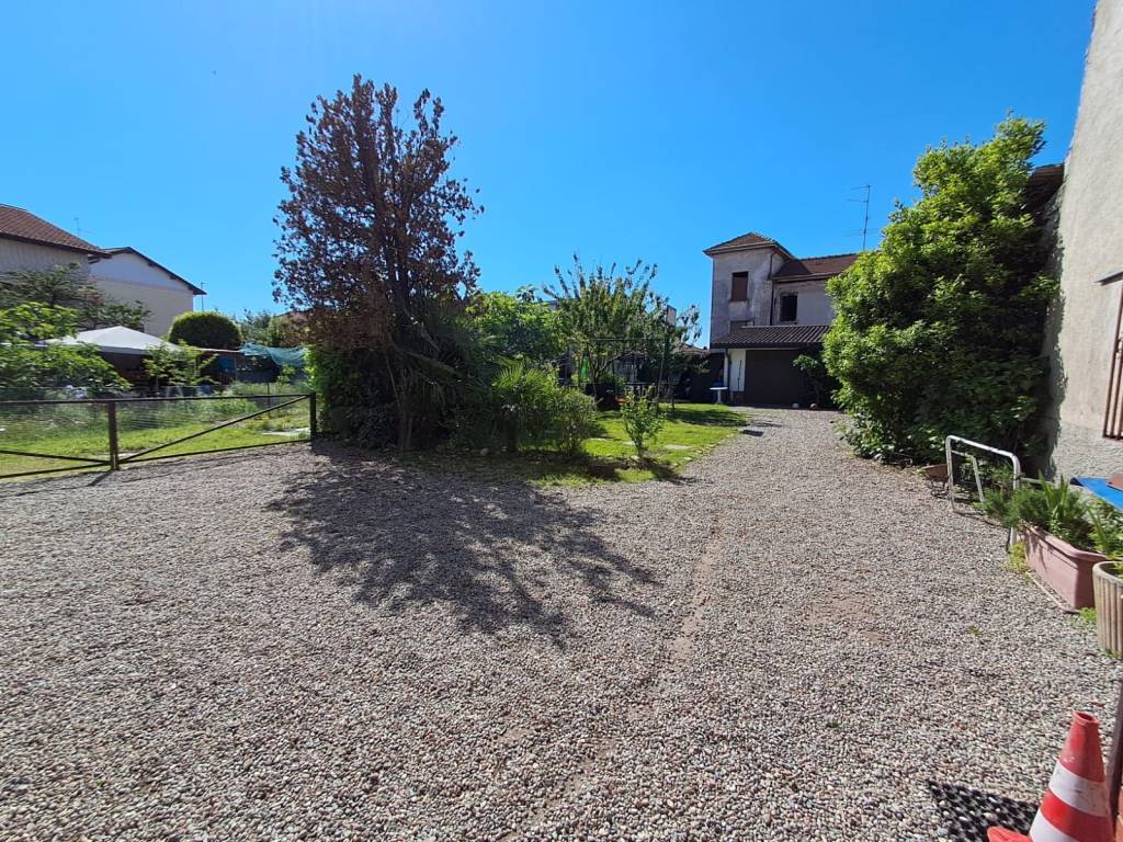 Appartamento a Gorla maggiore in Via Camillo Benso di Cavour - Foto 2